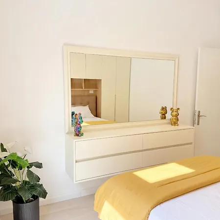 In Durres By The Apartamento Golem (Tirana)